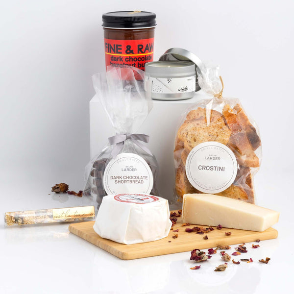 https://www.bklynlarder.com/cdn/shop/products/true-love-cheese-gift-basket-308541_600x.jpg?v=1695957557